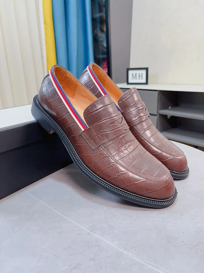 Men's shoes💰520🌸🌸【GUCCi】Original calfskin, water-dyed cowhide lining, original outsole, men's and women's fashion, formal casual leather shoes, slip-on men's and women's shoes series, young fashion, European and American trends, British style, random matching, comfortable feet, standard code: men's size 38-44 (45 can be customized)\nGrade: same style as the official website, original quality